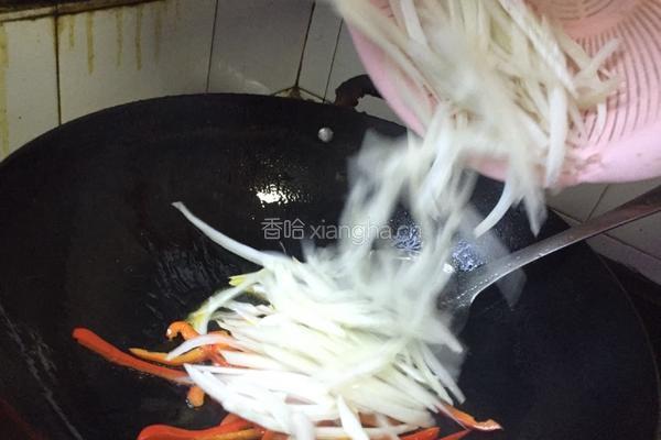 白菜杆炒肉的做法图解6