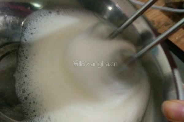戚风蛋糕的做法图解4