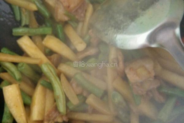 五花肉豆角焖面的做法图解3