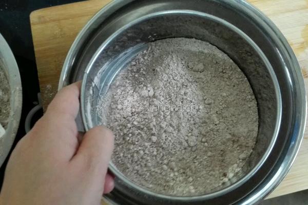 巧克力脆棒的做法图解1