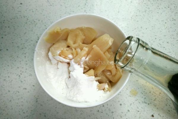 泡椒木耳炒鸡片的做法图解3