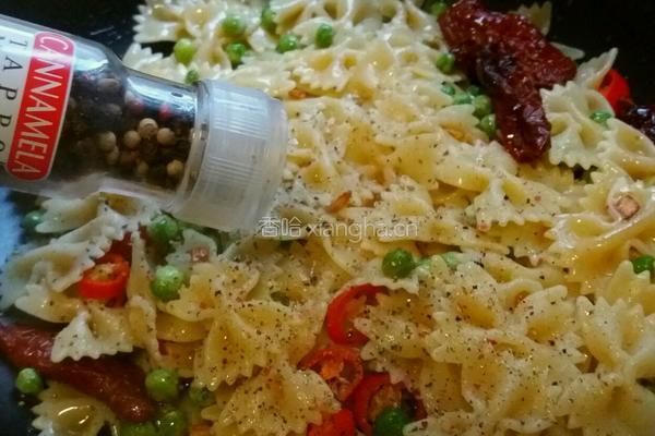 意大利面（鳀鱼蕃茄干蝴蝶面）的做法图解12