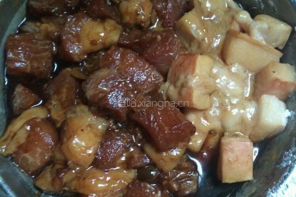 洋葱炒回锅肉的做法图解1