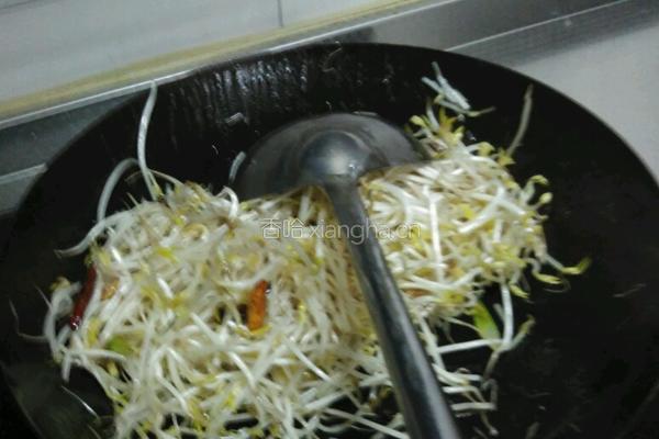 醋溜豆芽的做法图解4