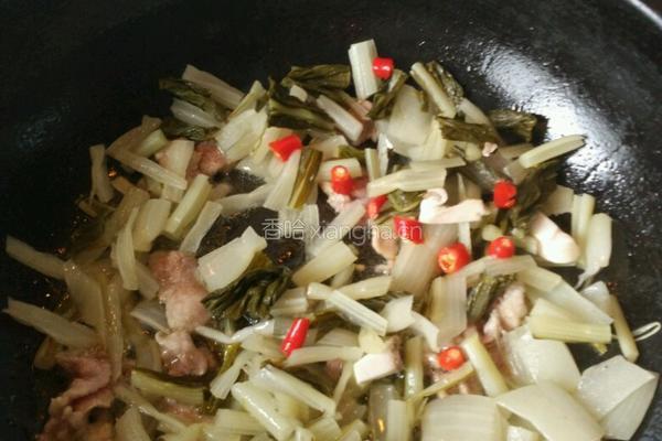 冬腌菜炒蘑菇的做法图解2