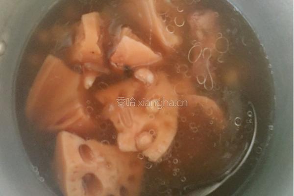 花生莲藕排骨汤的做法图解3