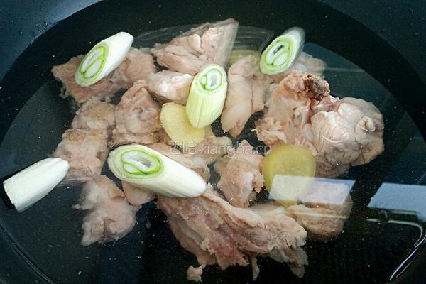 清炖大骨头萝卜汤的做法图解3