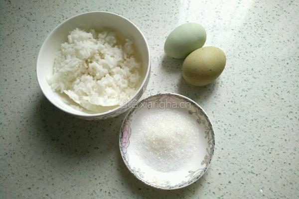 鸡蛋米饭饼的做法图解1