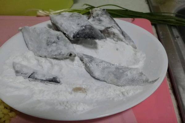 糖醋带鱼的做法图解3