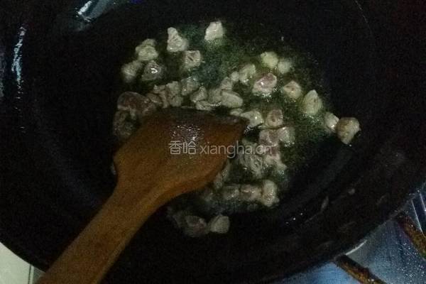 牛肉粒炒黄豆芽的做法图解3