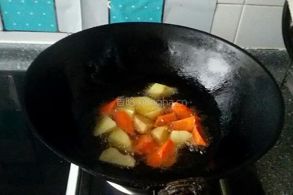 青椒烧鸡腿的做法图解3
