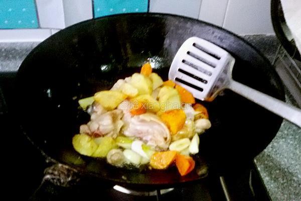 青椒烧鸡腿的做法图解6