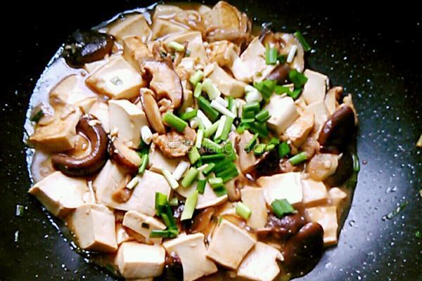 香菇炖豆腐的做法图解9