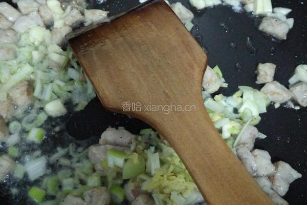 肉丁瓜丁红果的做法图解3