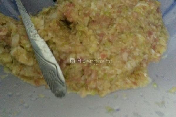 猪肉大白菜煎饺的做法图解2