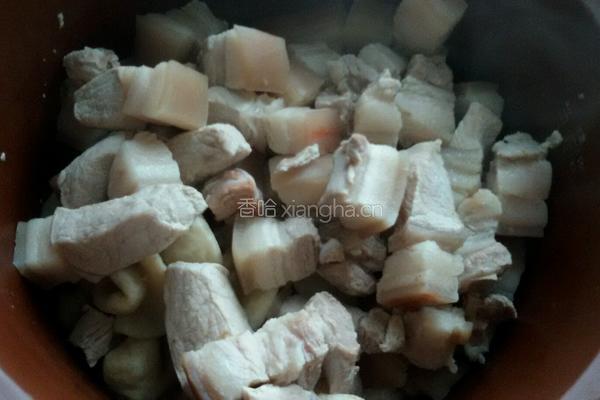 紫砂锅红烧肉的做法图解1