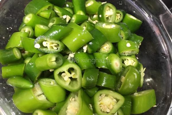 麻辣双椒鸡的做法图解2