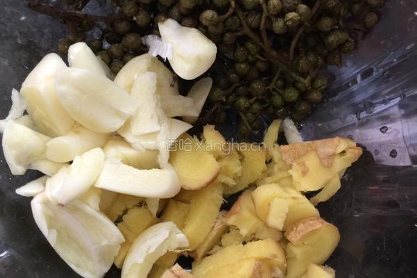 麻辣双椒鸡的做法图解3