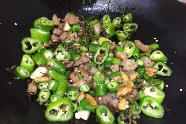麻辣双椒鸡的做法图解7