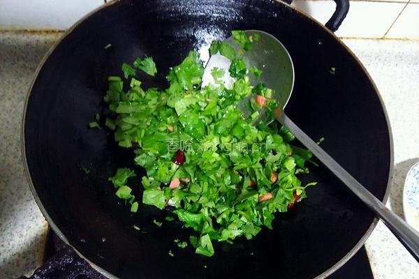 火腿肠芹菜碎的做法图解7