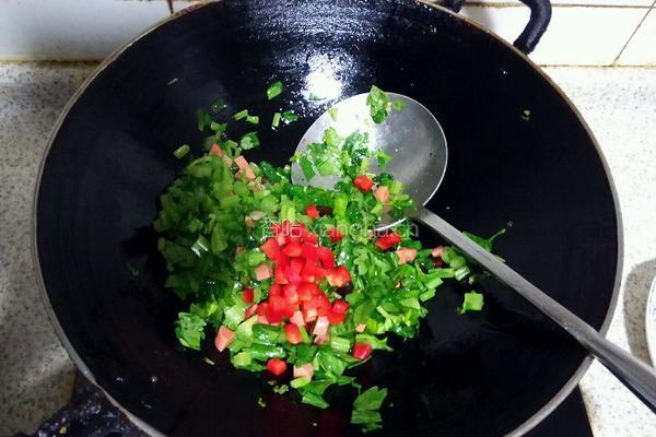 火腿肠芹菜碎的做法图解8