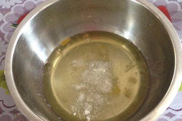 奶油裱花蛋糕8寸戚风蛋糕的做法图解3