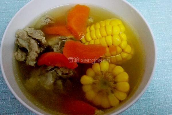 胡萝卜玉米排骨汤