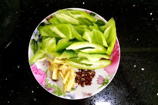 双椒爆鸡胗的做法图解1