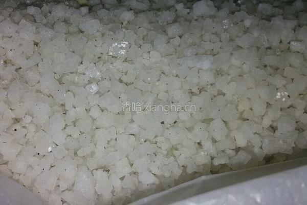 盐炒蛋的做法图解1