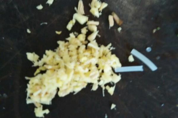 马蹄叶香菇粉丝油渣饺子的做法图解3