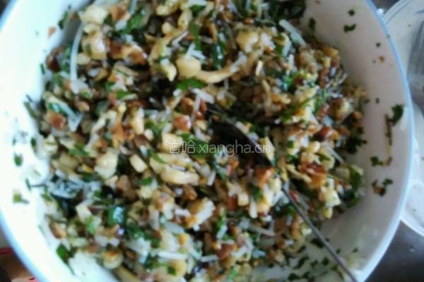 马蹄叶香菇粉丝油渣饺子的做法图解6