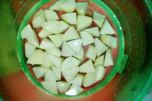 土豆鸡腿的做法图解1