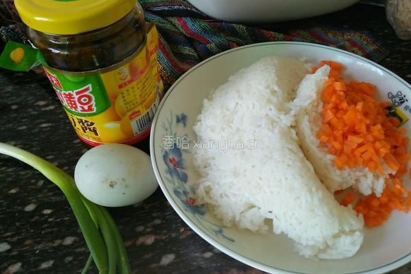 豆酱蛋炒饭的做法图解1