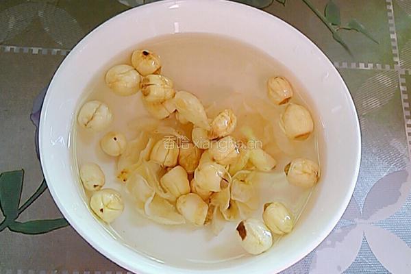 木瓜莲子羹的做法图解1