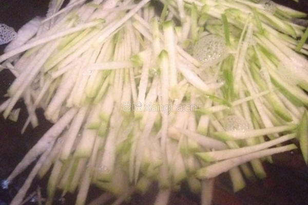 大肉萝卜蒸饺的做法图解2