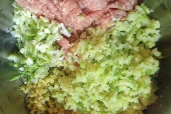 大肉萝卜蒸饺的做法图解3