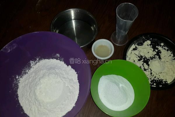 玉米馒头的做法图解1