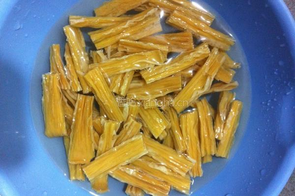 葱香腐竹的做法图解3