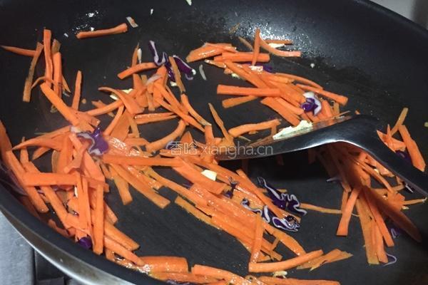 什锦炒饭的做法图解3