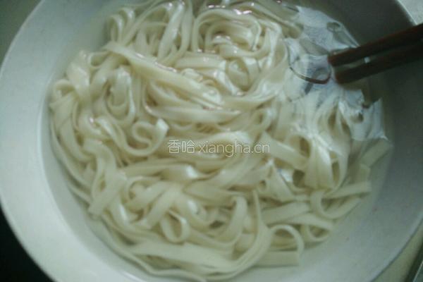 玉带凉面的做法图解1