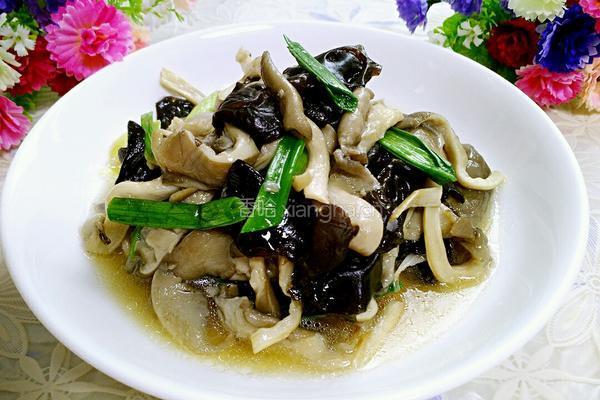 木耳炒平菇的做法图解7