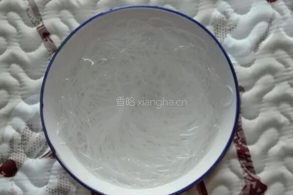 花生芝麻炒粉丝的做法图解2