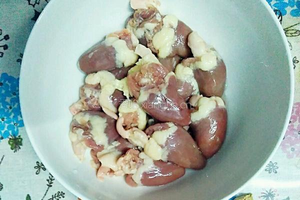 辣子鸡心的做法图解1