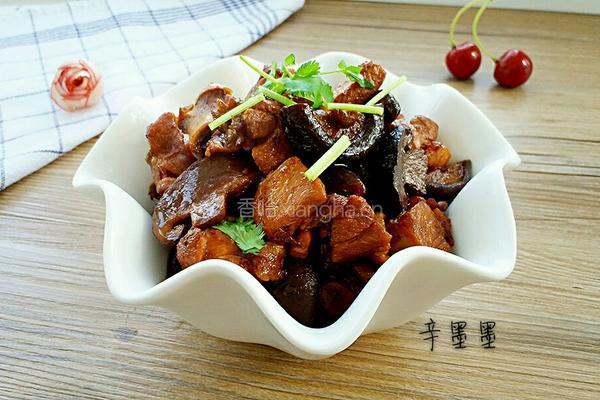 香菇炖鸡腿的做法图解8