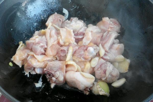 香菇炖鸡腿的做法图解3