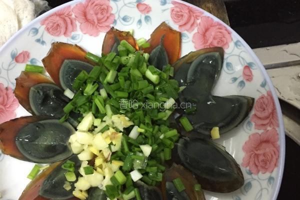 凉拌皮蛋的做法图解2