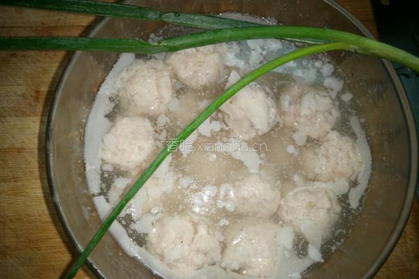 茄汁溜肉丸的做法图解1
