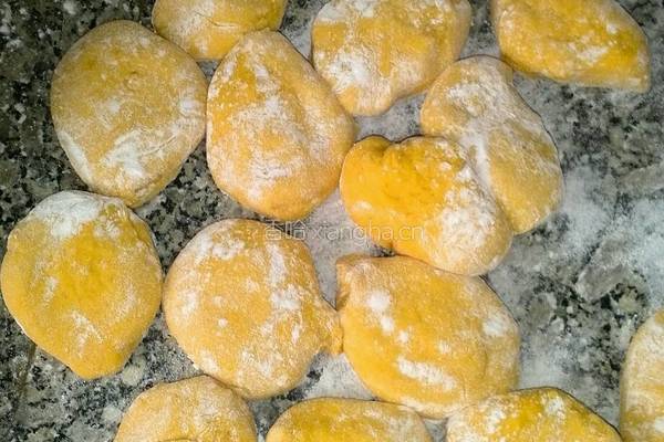 南瓜花卷的做法图解4