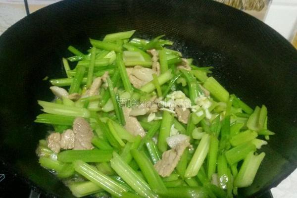 芹菜炒肉的做法图解7