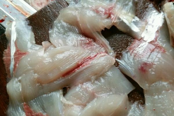 生煎鲢鱼片的做法图解3